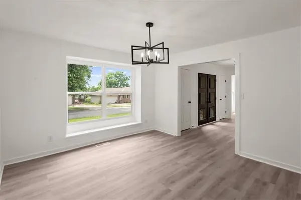 307 S Sunset LN, Raymore, MO 64083