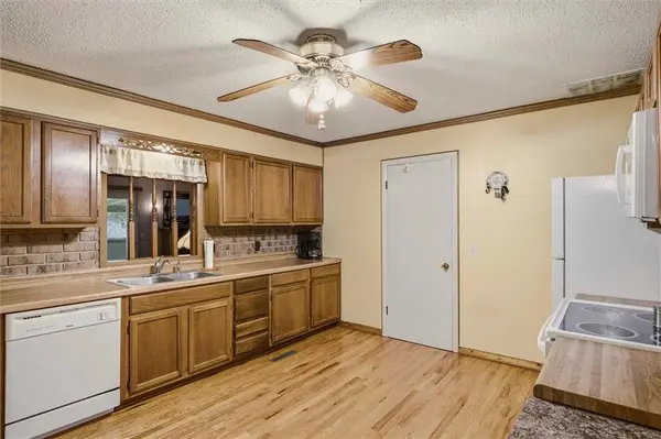 818 N Houston ST, Adrian, MO 64720