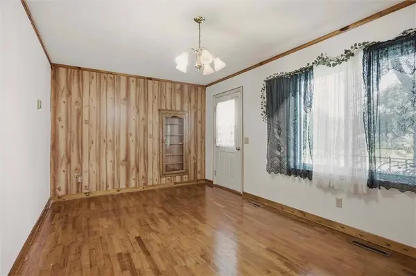 818 N Houston ST, Adrian, MO 64720