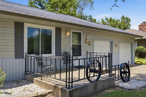 818 N Houston ST, Adrian, MO 64720