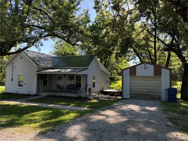 88 N Douglas ST, Kingston, MO 64650