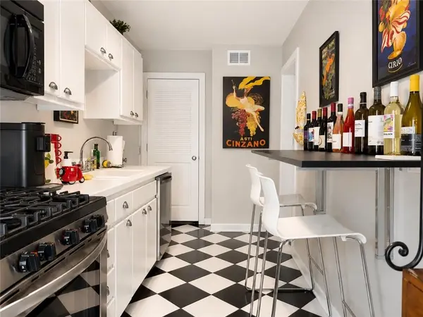 4536 Broadway, #3S BLVD #6C, Kansas City, MO 64111