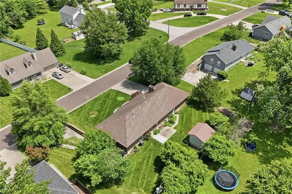 303 W Dauxville DR, Richmond, MO 64085