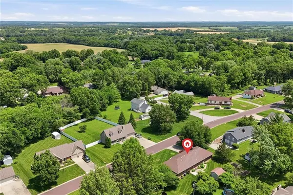 303 W Dauxville DR, Richmond, MO 64085