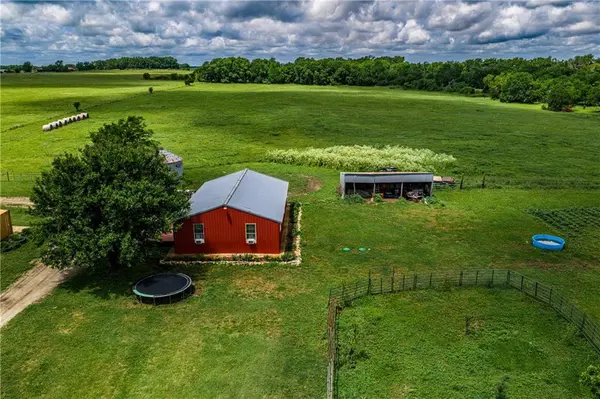4038 Lee RD, Mound City, KS 66056