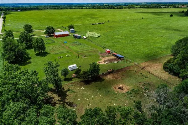 4038 Lee RD, Mound City, KS 66056
