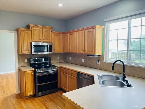 3809 Clayton DR, Leavenworth, KS 66048