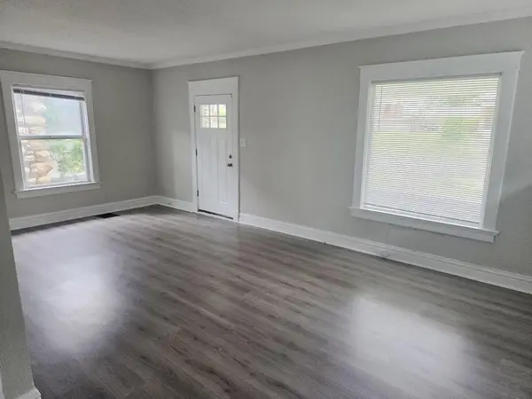 4306 Highland AVE, Kansas City, MO 64110