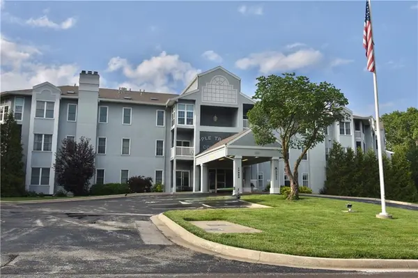 17800 E Bolger RD #101, Independence, MO 64055