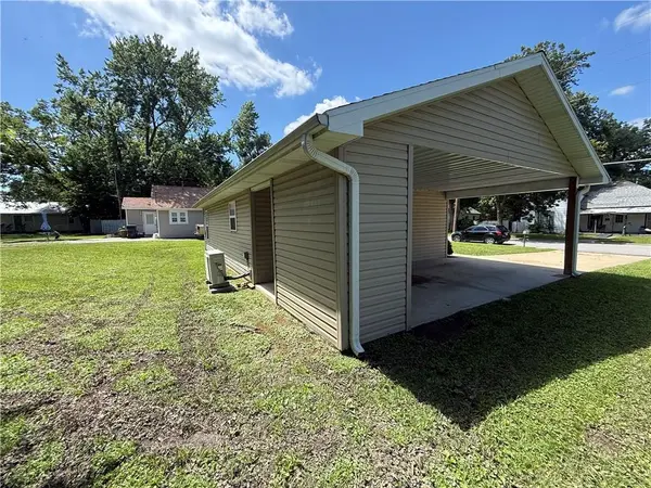 320 E Allison ST, Nevada, MO 64772