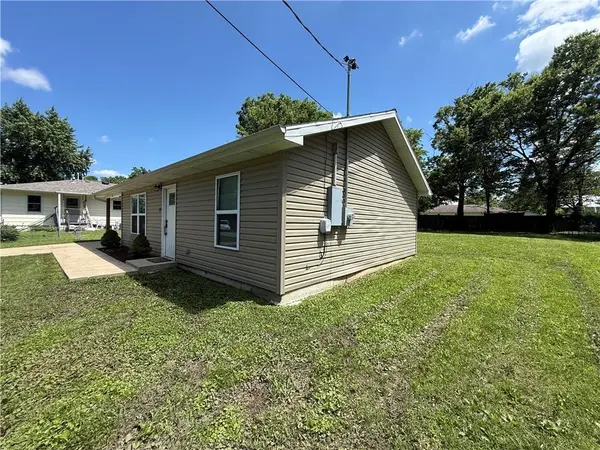 320 E Allison ST, Nevada, MO 64772