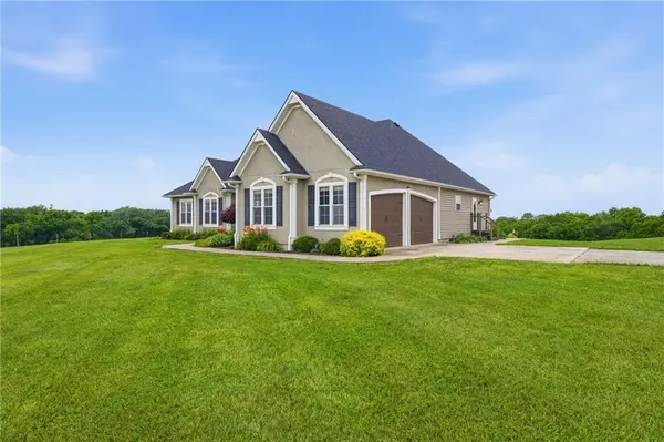 14251 KK HWY, Braymer, MO 64624