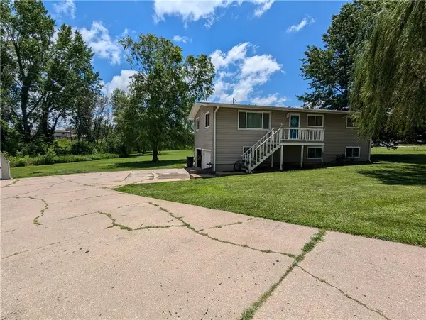 3 Huron CT, Hiawatha, KS 66434
