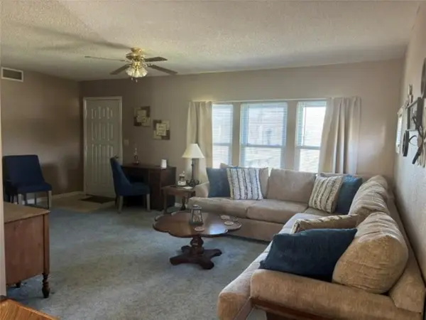 592 Outlook DR, Edwards, MO 65326
