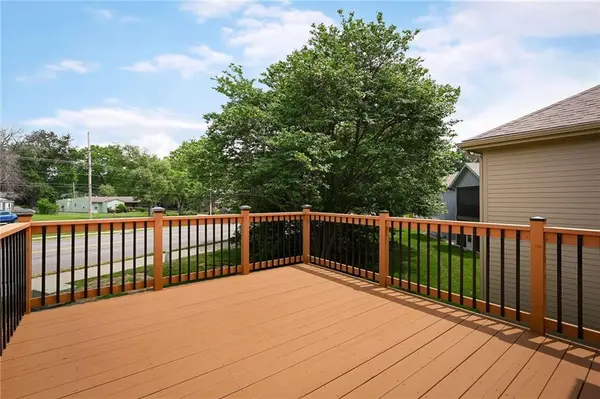 1021 SW 8TH ST, Lee's Summit, MO 64081
