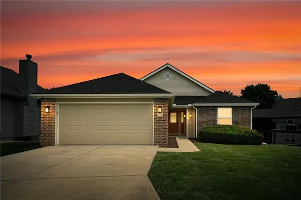 1021 SW 8TH ST, Lee's Summit, MO 64081