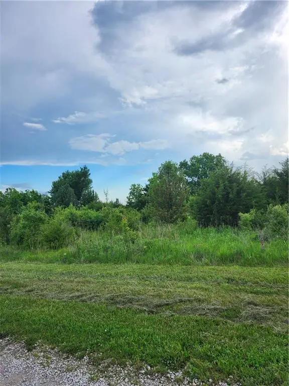 22 & 26 Ravens Roost DR, Linn Valley, KS 66040