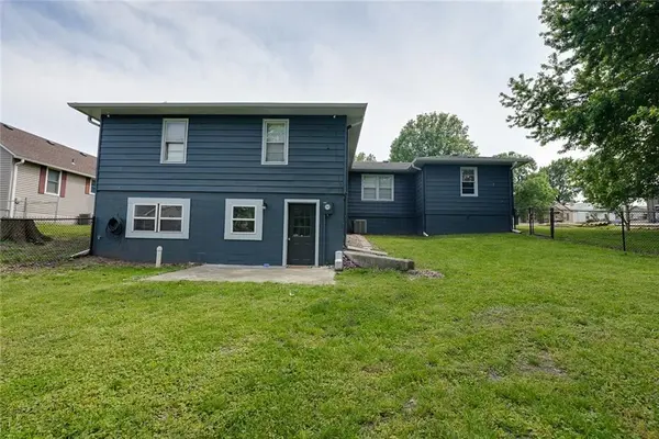 502 W Broadway ST, Higginsville, MO 64037