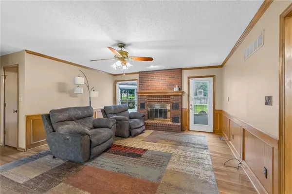 6513 SE Ryan RD, Blue Springs, MO 64014