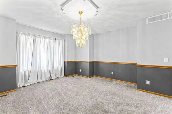 403 N Leonard RD, St Joseph, MO 64506