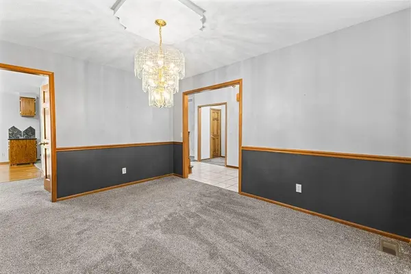 403 N Leonard RD, St Joseph, MO 64506