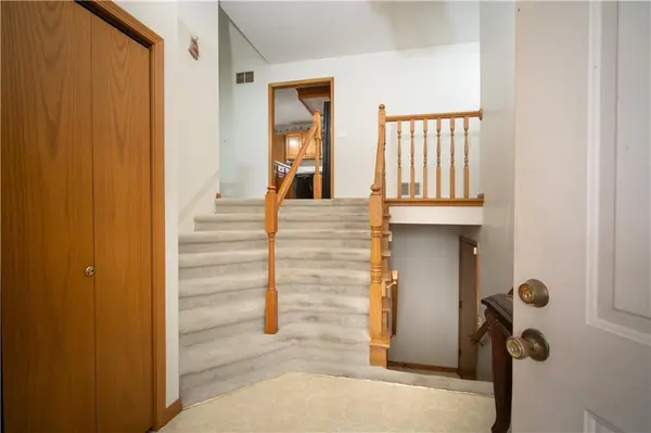 220 E 7th ST, Pomona, KS 66076
