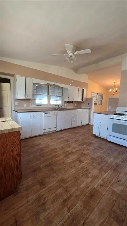 405 E Colt ST, Windsor, MO 65360