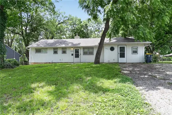 7802 E 112 ST, Kansas City, MO 64134