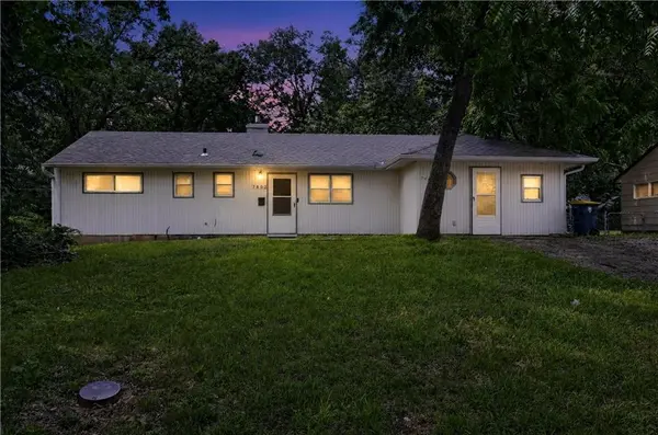 7802 E 112 ST, Kansas City, MO 64134
