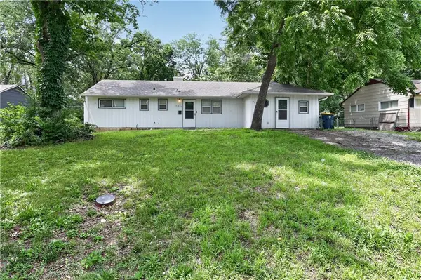 7802 E 112 ST, Kansas City, MO 64134