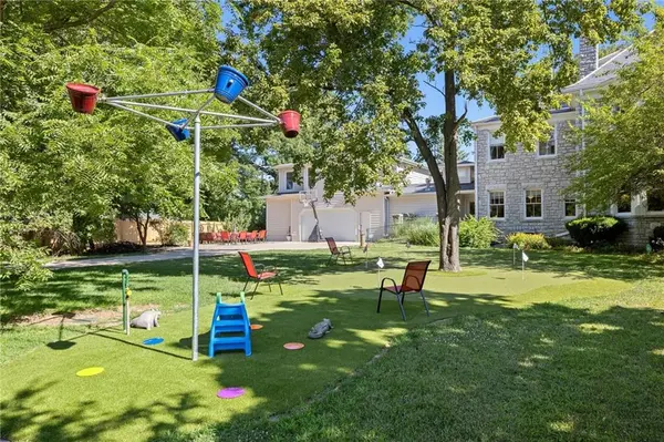 1 Hawthorne PL, Independence, MO 64052