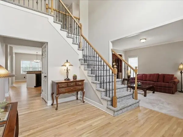232 Winterpark CIR, Lee's Summit, MO 64081