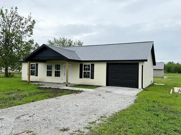 104 W Barrett AVE, Walker, MO 64790