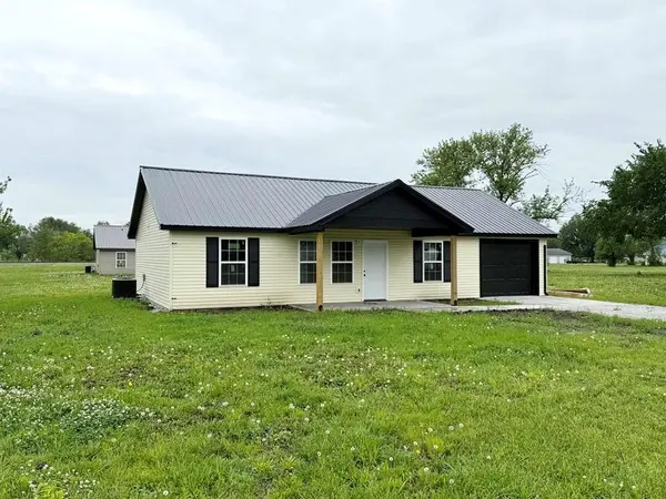104 W Barrett AVE, Walker, MO 64790