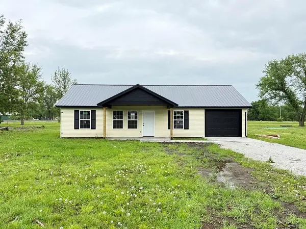 104 W Barrett AVE, Walker, MO 64790