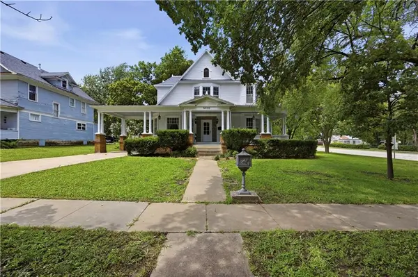 103 S 8th ST, Fredonia, KS 66736