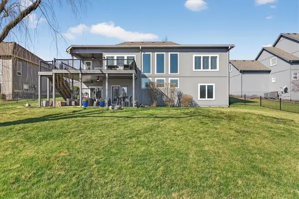 2809 Carlton DR, Lee's Summit, MO 64082