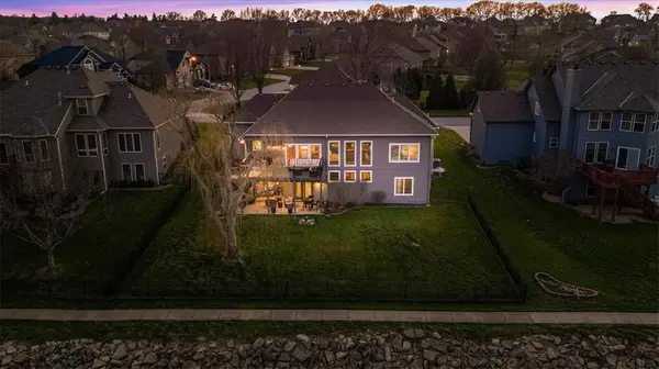 2809 Carlton DR, Lee's Summit, MO 64082