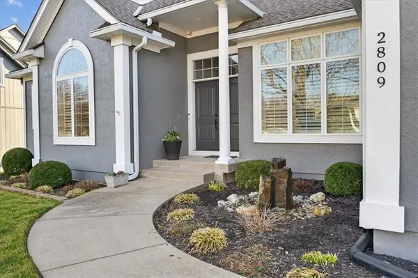 2809 Carlton DR, Lee's Summit, MO 64082