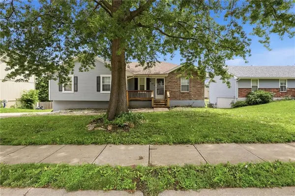 901 SW Foxtail DR, Grain Valley, MO 64029