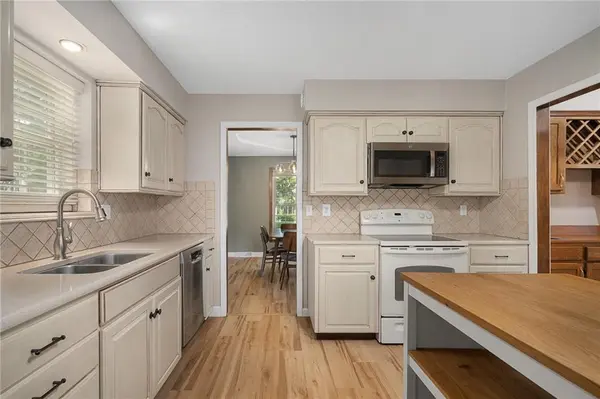 7335 Monrovia ST, Shawnee, KS 66216