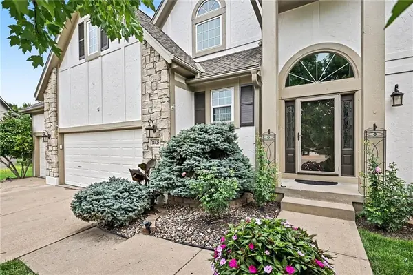 14425 S Blackfeather ST, Olathe, KS 66062