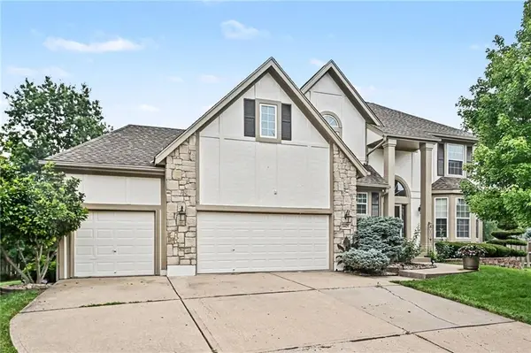 14425 S Blackfeather ST, Olathe, KS 66062