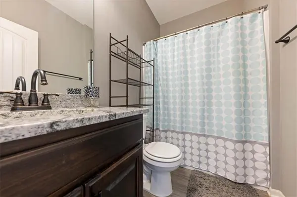 931 N Oak TER, Tonganoxie, KS 66086