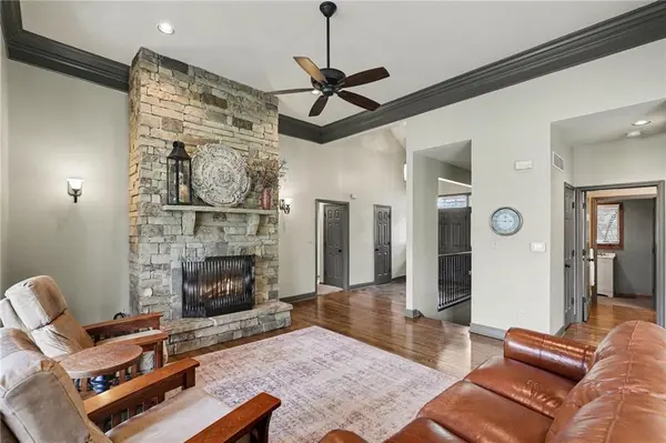 2401 SW Whispering Creek CT, Blue Springs, MO 64015