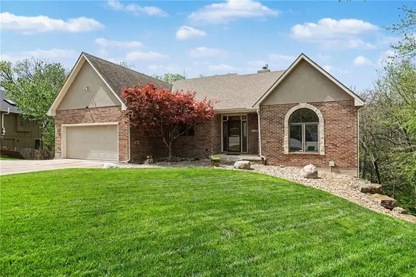 2401 SW Whispering Creek CT, Blue Springs, MO 64015