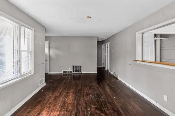 1322 E 82nd ST, Kansas City, MO 64131