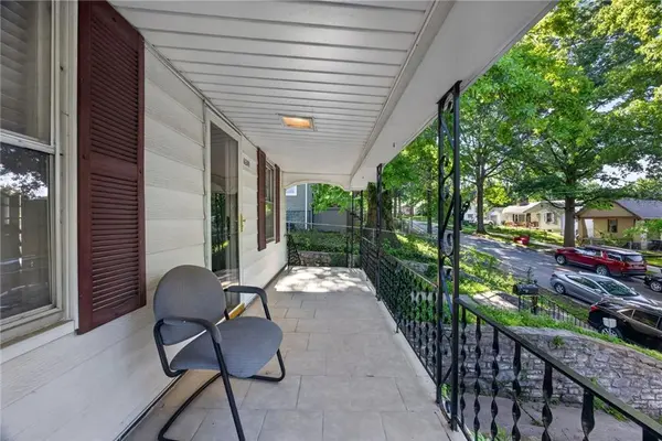6249 E 9th ST, Kansas City, MO 64125