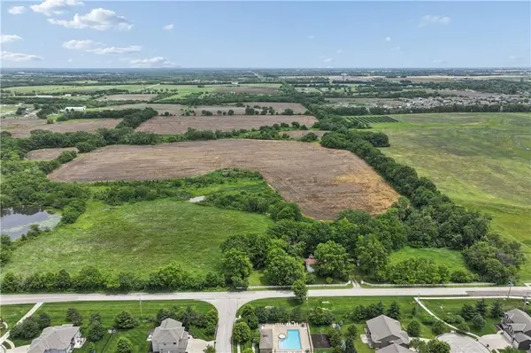 19411 S Ridgeview RD, Spring Hill, KS 66083