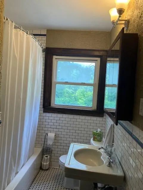 1824 E 47 TER, Kansas City, MO 64130